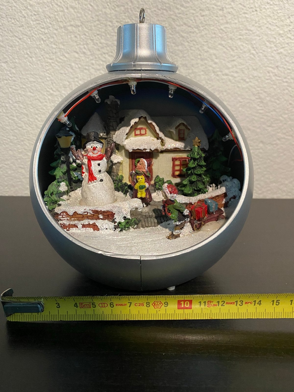 Kerstbal met kersthuisje/sneeuwpop, Diversen, Kerst, Ophalen of Verzenden