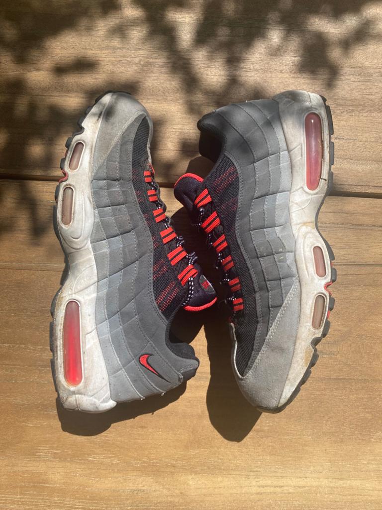 Nike Air Max 95 - Grijs/Rood - Maat 46, Kleding | Heren, Schoenen, Gedragen, Sneakers of Gympen, Overige kleuren, Ophalen of Verzenden