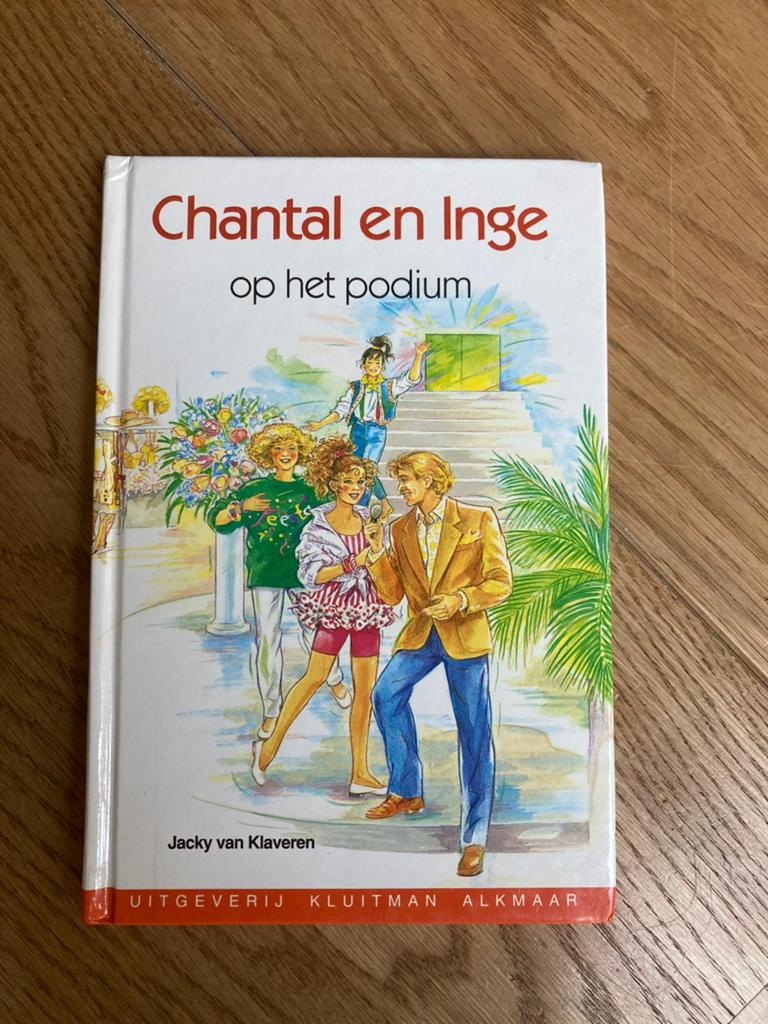 Boek Chantal en Inge - Op het podium, Boeken, Ophalen of Verzenden, Gelezen, Fictie algemeen