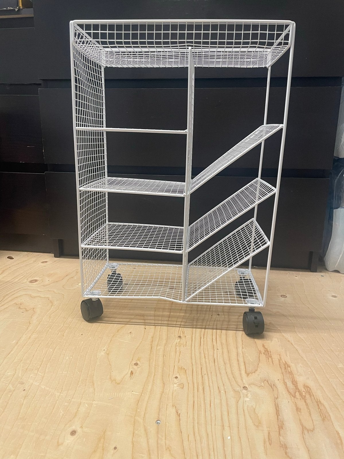 Verrijdbaar metalen rek met manden en planken, Ophalen, Gebruikt