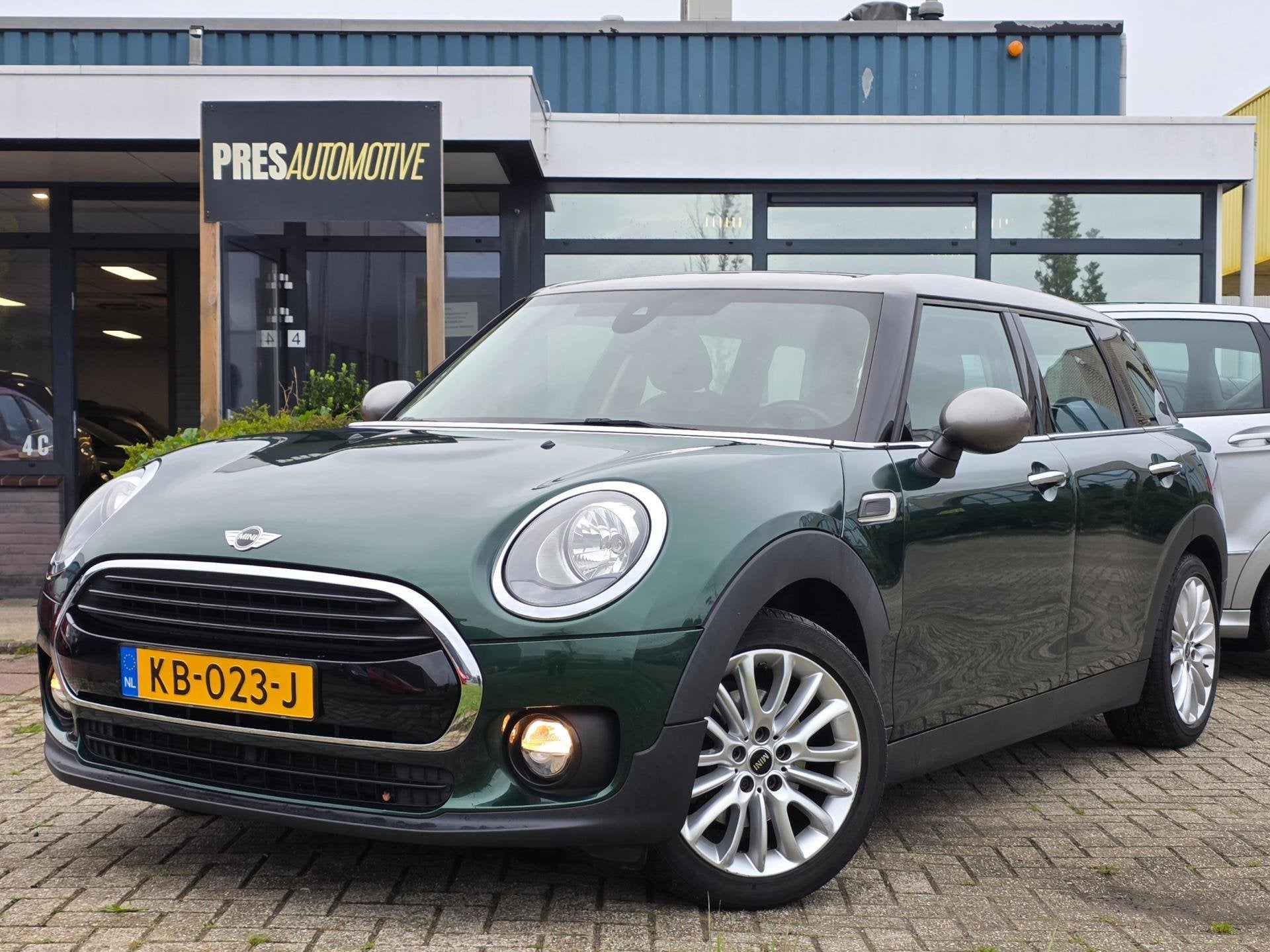 Mini Mini Clubman 1.5 Cooper Business |AIRCO|CRUISE|NAVI|PDC, Auto's, Voorwielaandrijving, Gebruikt, Origineel Nederlands, Handgeschakeld