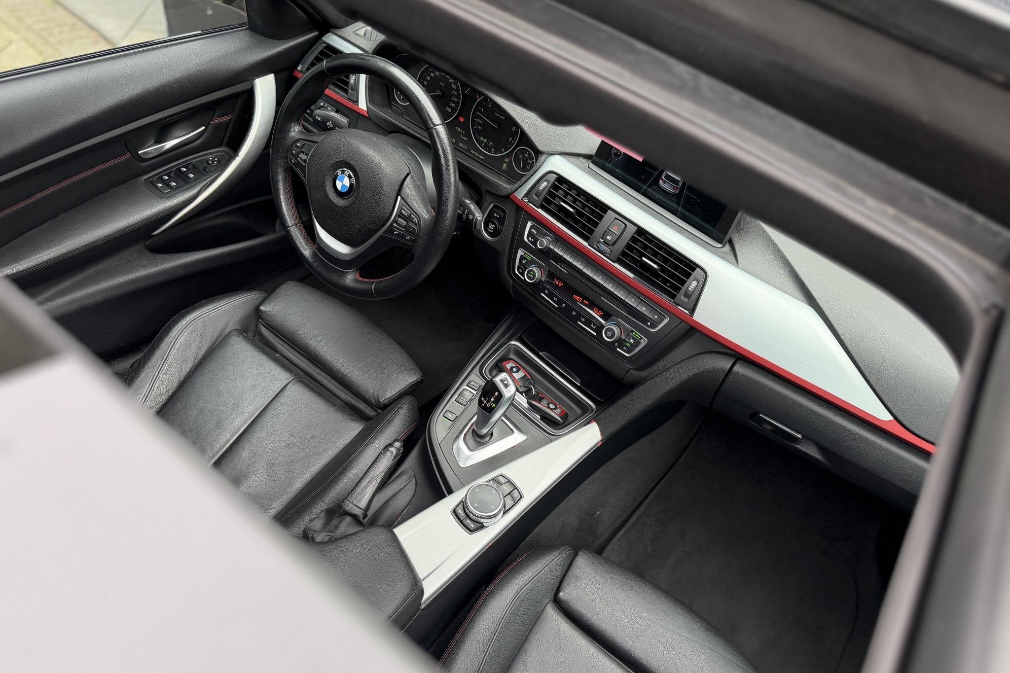 BMW 3-serie Touring 328i M Sport *pops & bangs* PANO INTAKE/, Auto's, Automaat, Gebruikt, 4 cilinders, 245 pk