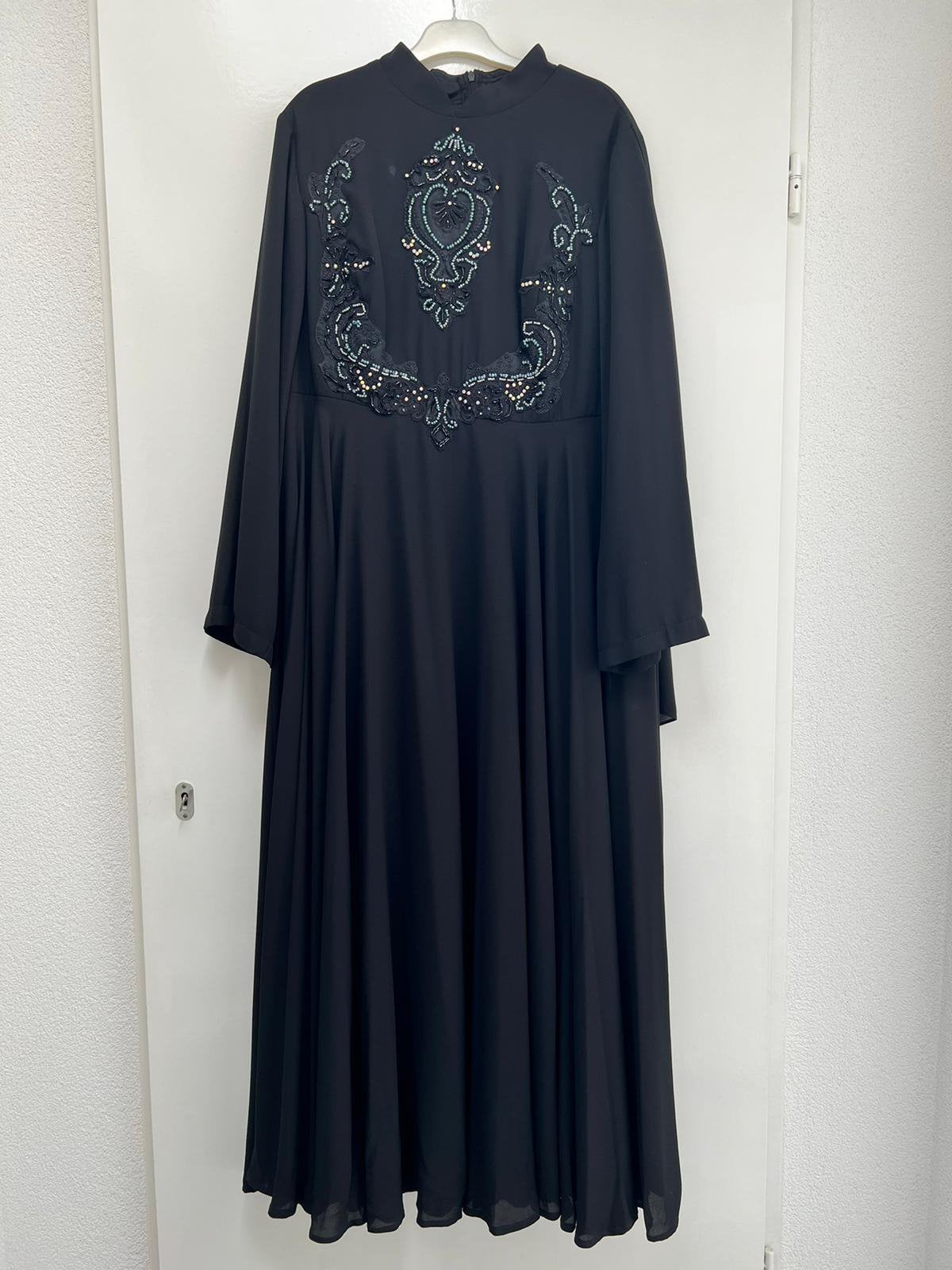 Zwarte avondjurk met sluier, Ophalen, Galajurk, Zwart, Maat 46/48 (XL) of groter