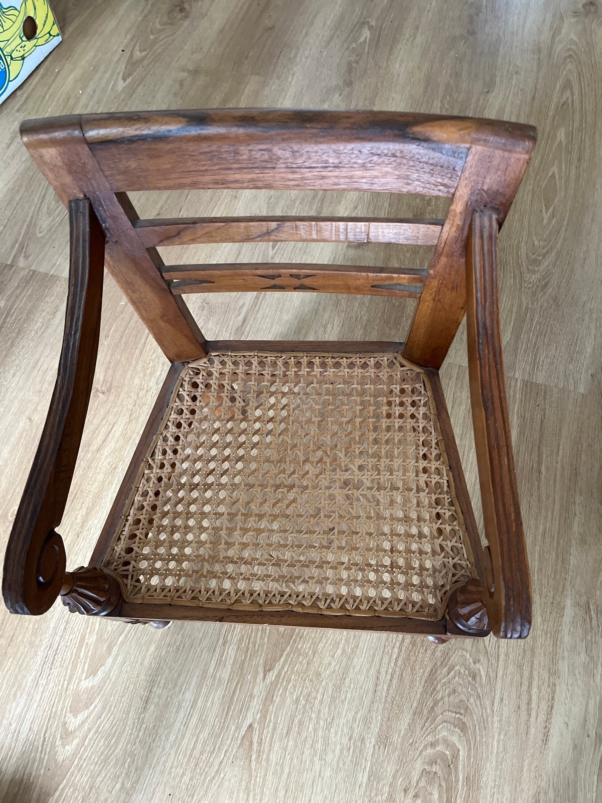Antieke houten stoel met rieten zit gedeelte 20cm hoog, Antiek en Kunst, Antiek | Meubels | Stoelen en Banken, Ophalen