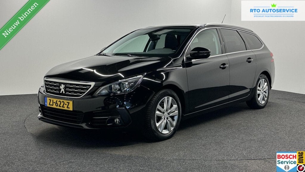 Peugeot 308 SW 1.2 PureTech Allure PANO TREKHAAK NAVI CARPLA, Voorwielaandrijving, Gebruikt, 1199 cc, Leder en Stof