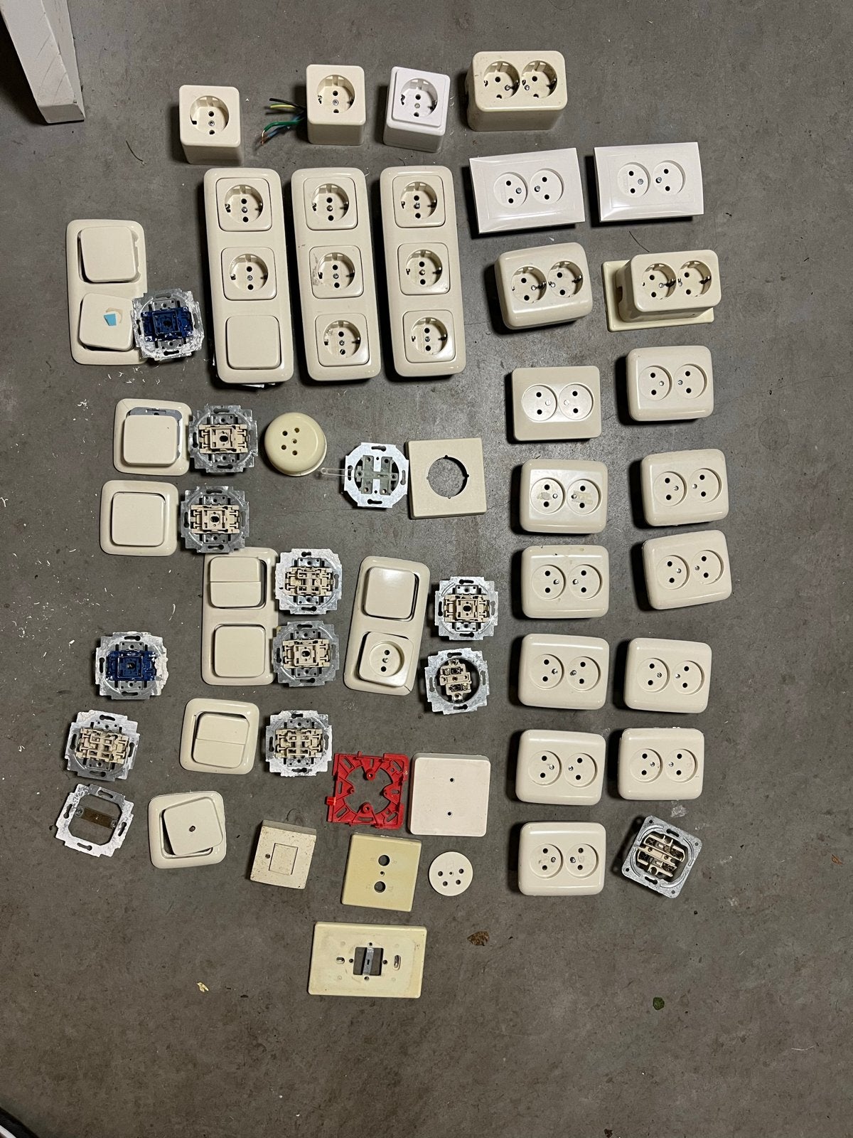 Grote partij stopcontacten en schakelaars, Ophalen of Verzenden, Gebruikt, Overige merken, Stopcontact