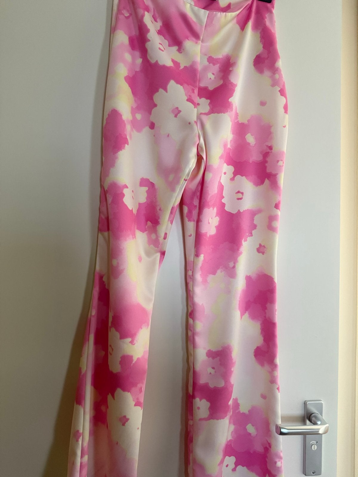 Primark Flare Broek Roze/Geel Bloemenprint Maat 40, Maat 38/40 (M), Meerkleurig, Nieuw, Ophalen of Verzenden