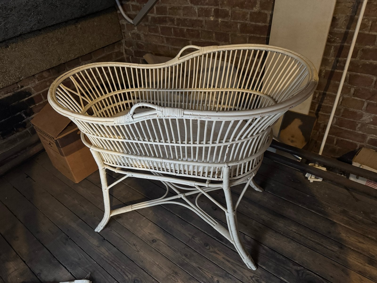 Antieke rotan wieg, Ophalen