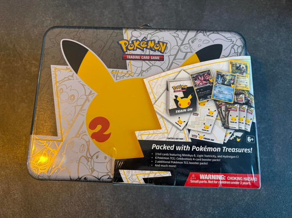 Pokémon Celebrations Collector Chest Sealed, Ophalen of Verzenden, Zo goed als nieuw