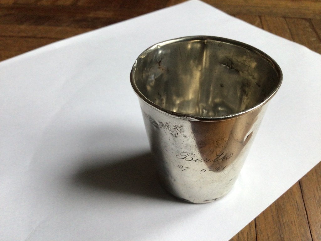Antieke Ziveren Geboortebeker- Begeer (1930)- WO2 Historie, Antiek en Kunst, Ophalen, Zilver
