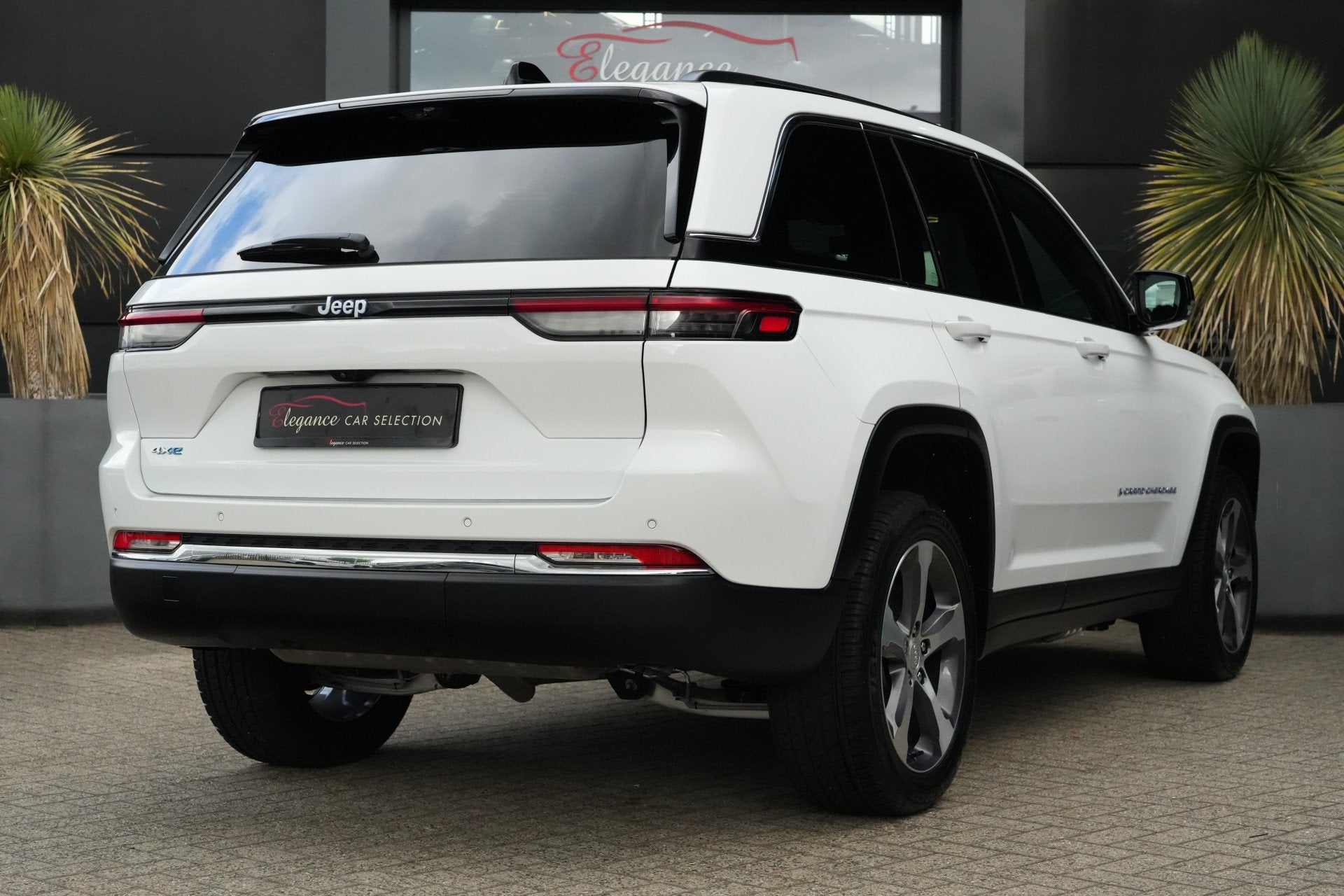 Jeep Grand Cherokee 2.0 Limited 4xe 381pk Panoramadak/Stoelv, Auto's, Jeep, Automaat, Zwart, 4 cilinders, 38 km/l