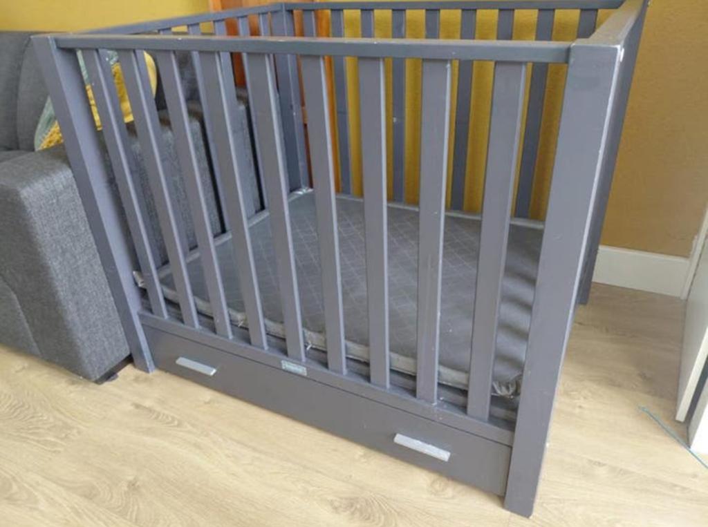 Grijze Bobita box met lade, Kinderen en Baby's, Boxen, Ophalen of Verzenden, Gebruikt, Overige vormen, Lade
