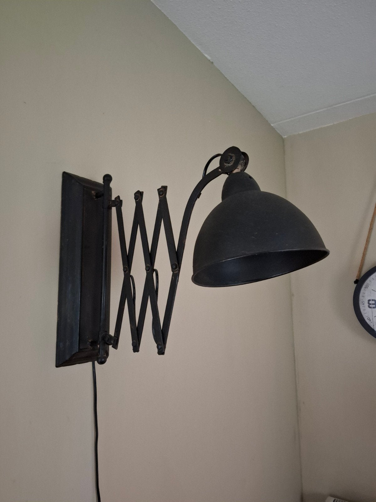 Landelijk Industriële Wandlamp met Uittrekbare Harmonica Arm, Ophalen, Gebruikt, Metaal, Landelijk industrieel
