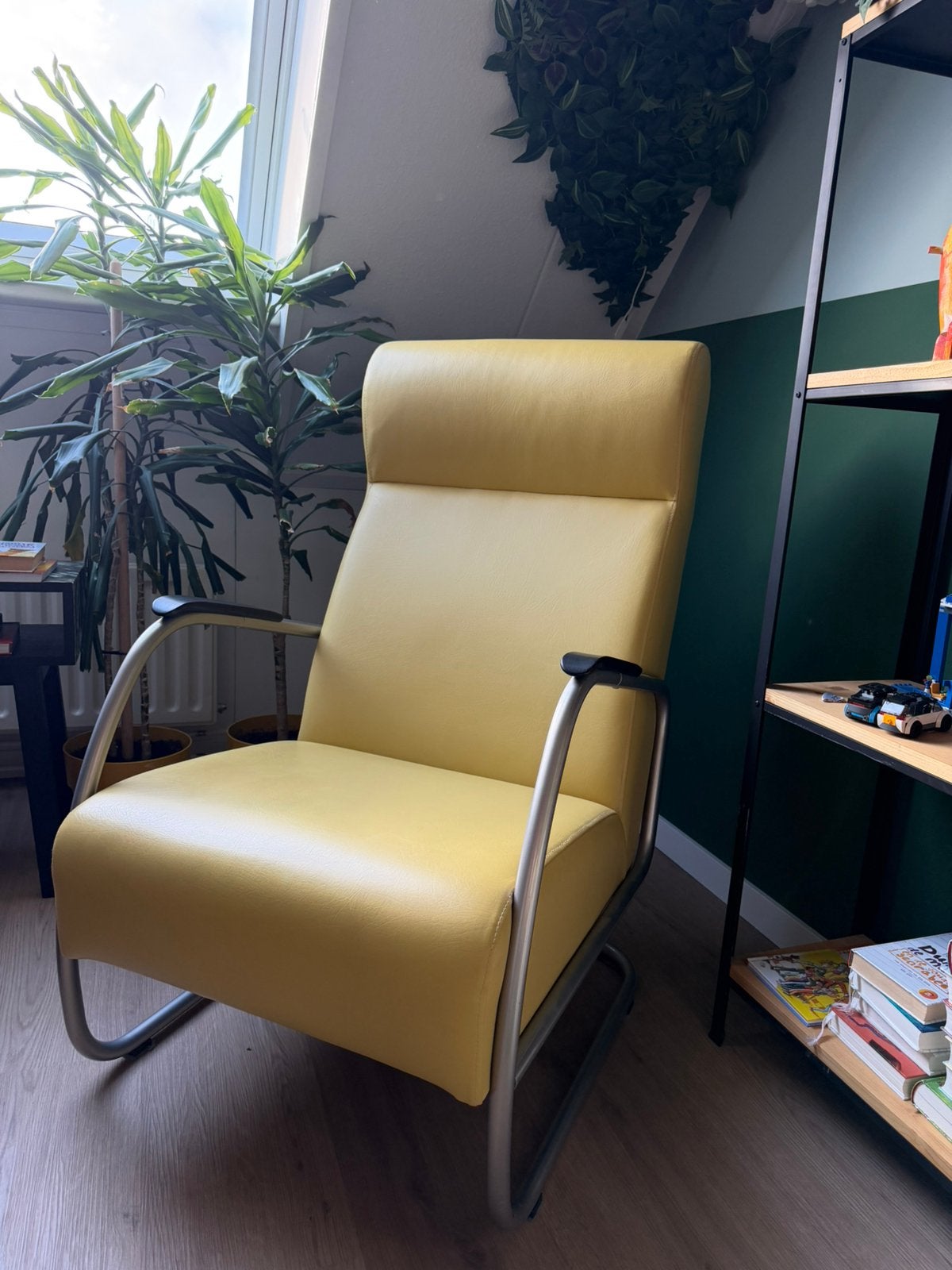 Okergele design fauteuil buizenframe, Ophalen, Gebruikt, 75 tot 100 cm, 50 tot 75 cm