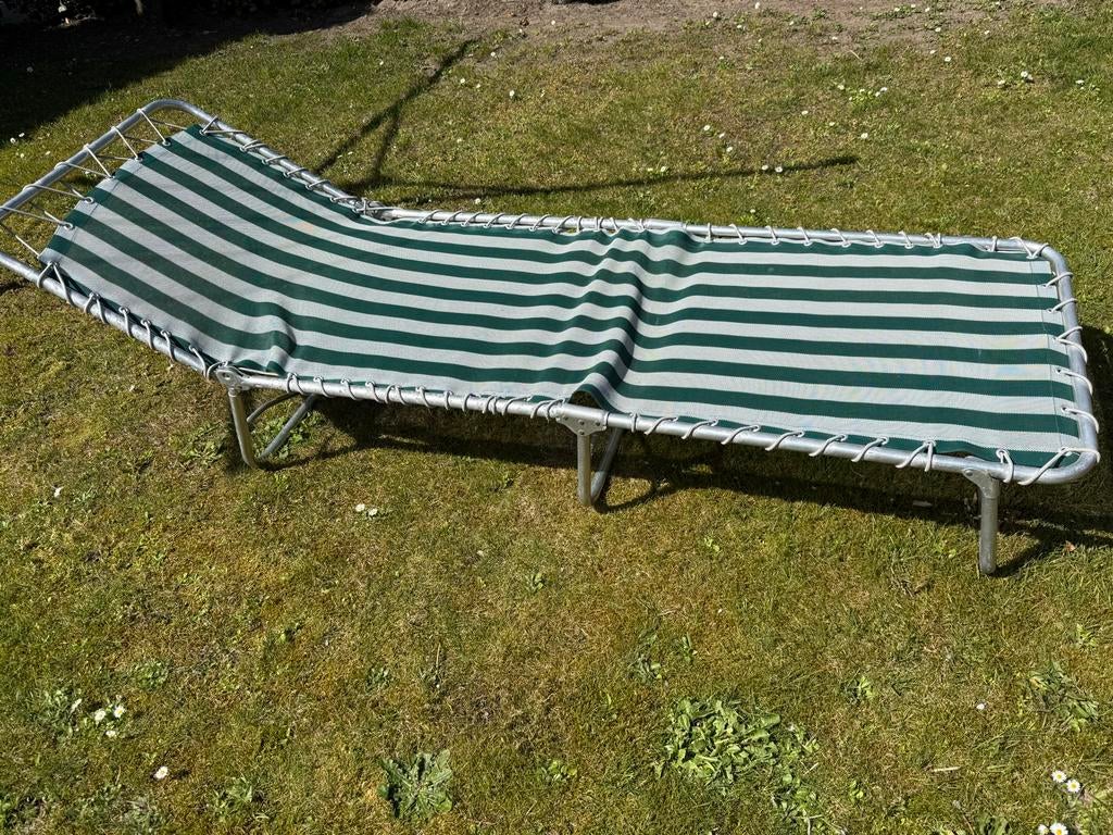 Crespo ligbed - Comfortabel en inklapbaar, Ophalen, Gebruikt, Metaal, Inklapbaar
