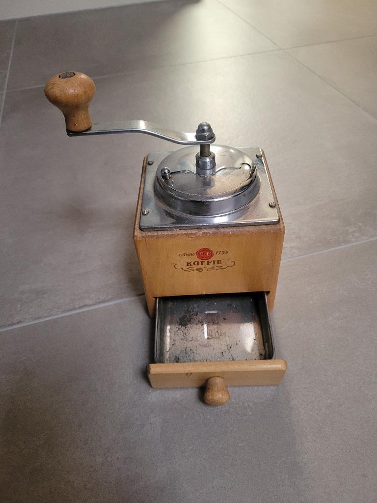 Douwe Egberts koffiemolen, Ophalen