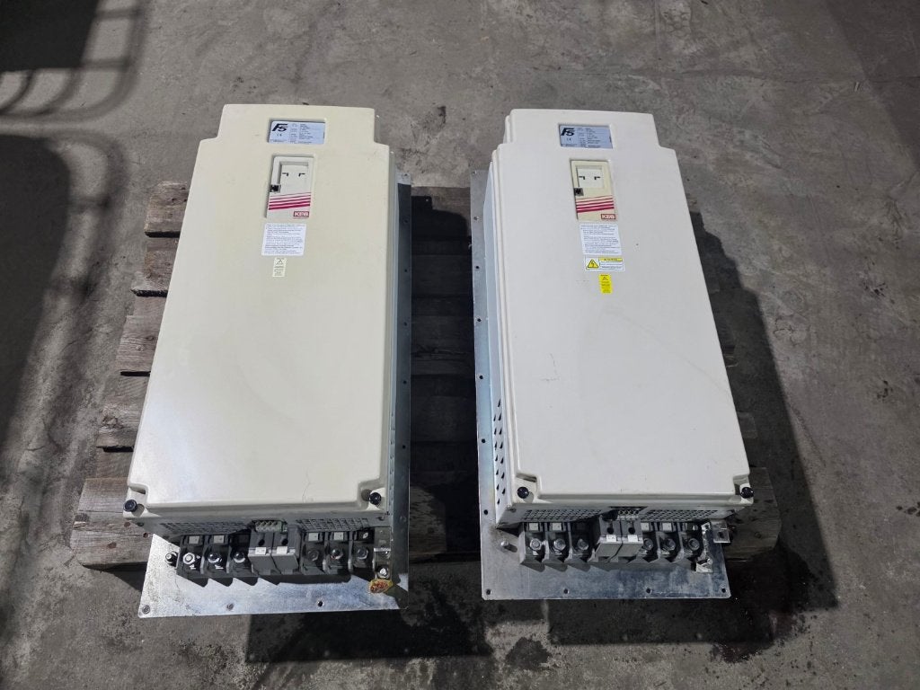 tk:2 x KEB Combivert F5 28EBU-Y10H 256kVA 200kW 400V 304A, Ophalen, Gebruikt