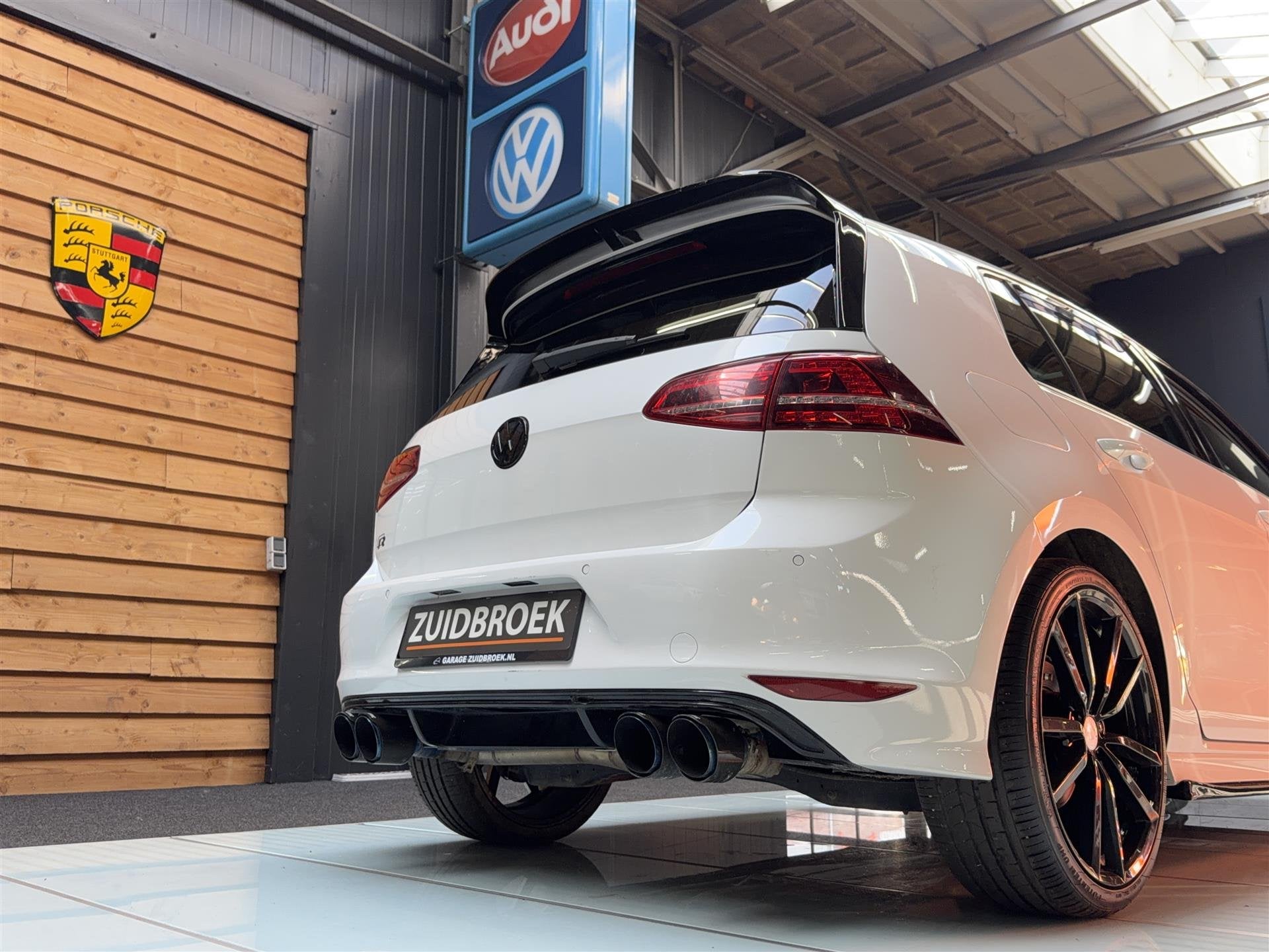 Foto 11 van Volkswagen Golf 1.4 TSI DSG | R-Line | Pano | Akra | Maxton