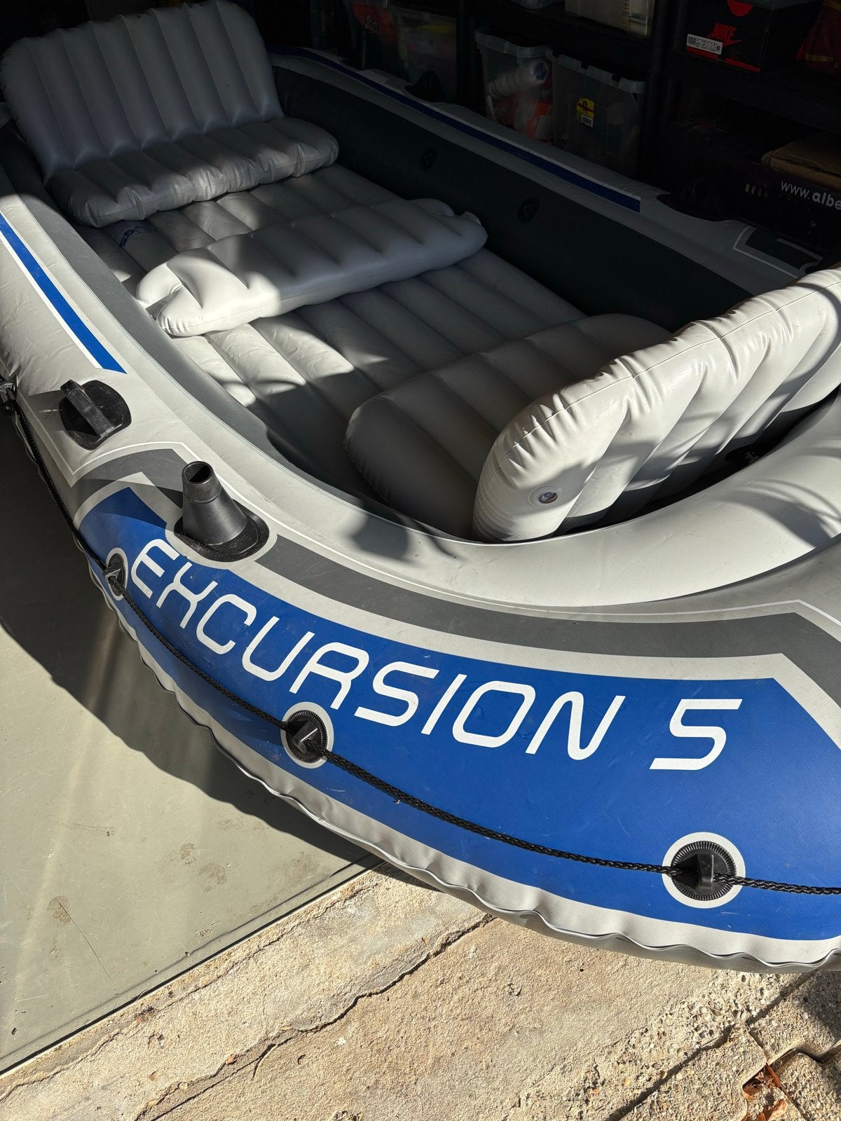 Intex Excursion 5 boot met fluistermotor en accu (goedkoop), Ophalen of Verzenden, Gebruikt