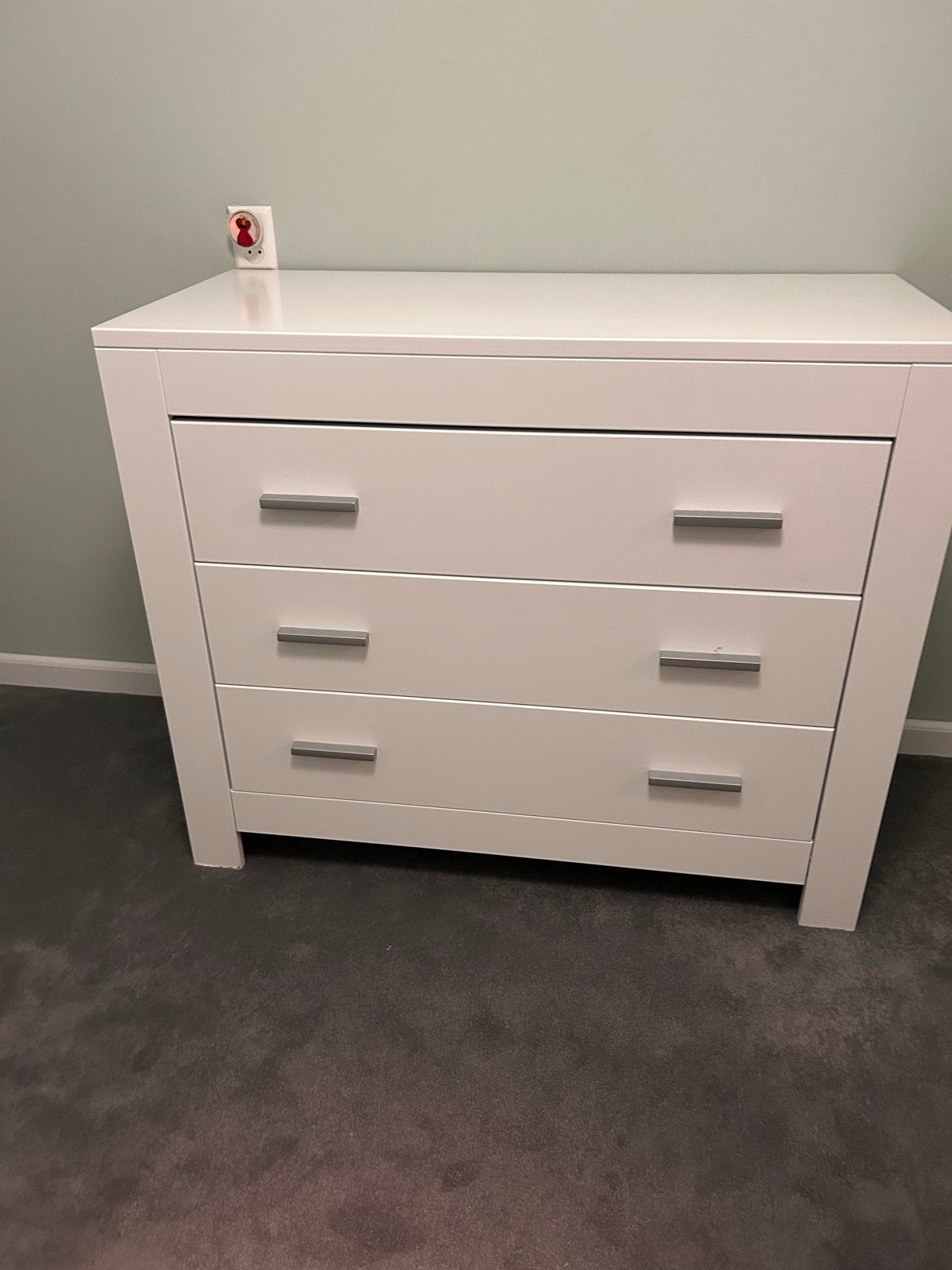 Witte babykamer set: Ledikant en Commode, Kinderen en Baby's, Ophalen, Zo goed als nieuw, Jongetje of Meisje