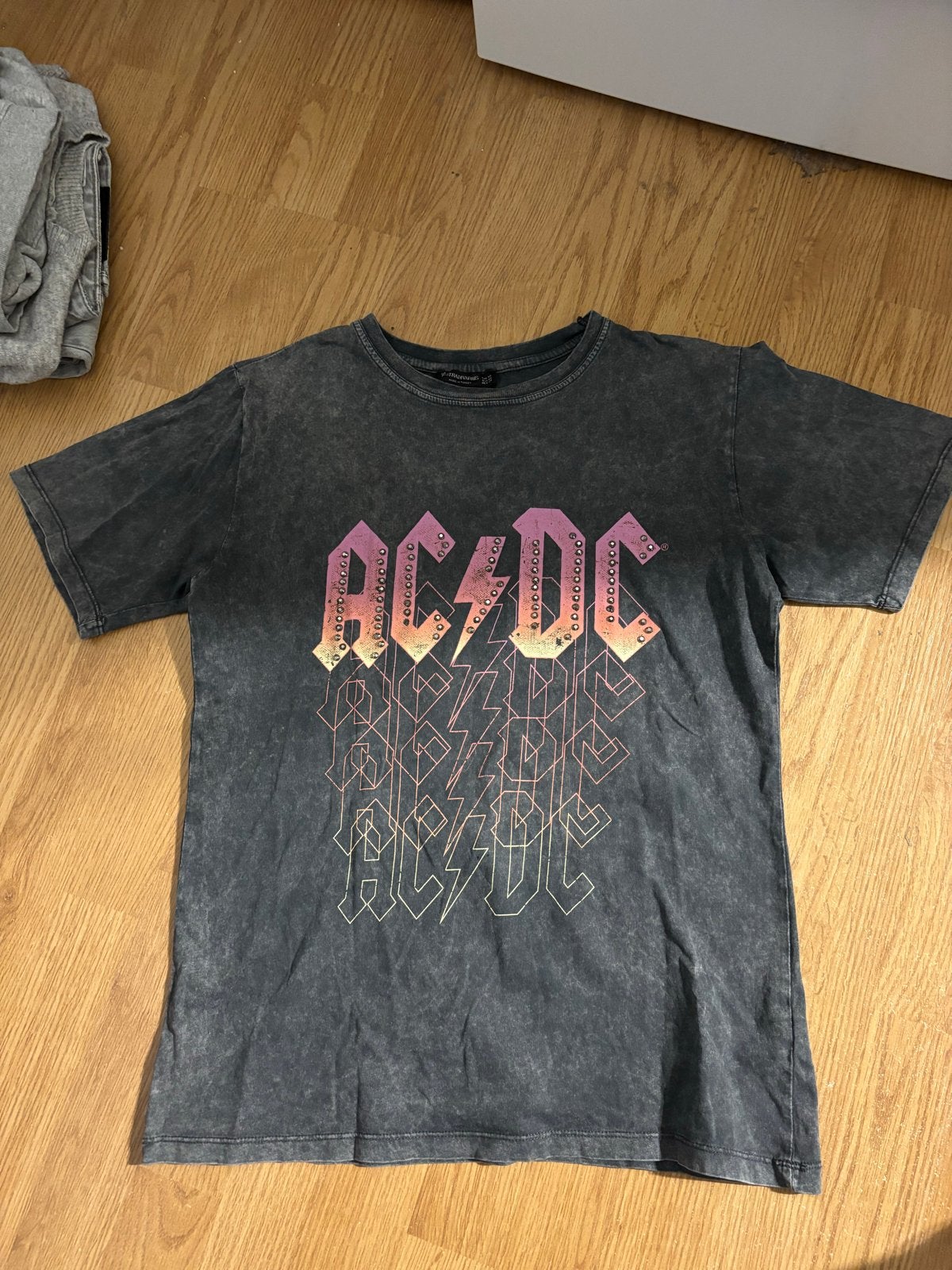 Stradivarius AC/DC T-shirt - Maat XS, Ophalen of Verzenden, Korte mouw, Maat 34 (XS) of kleiner, Grijs