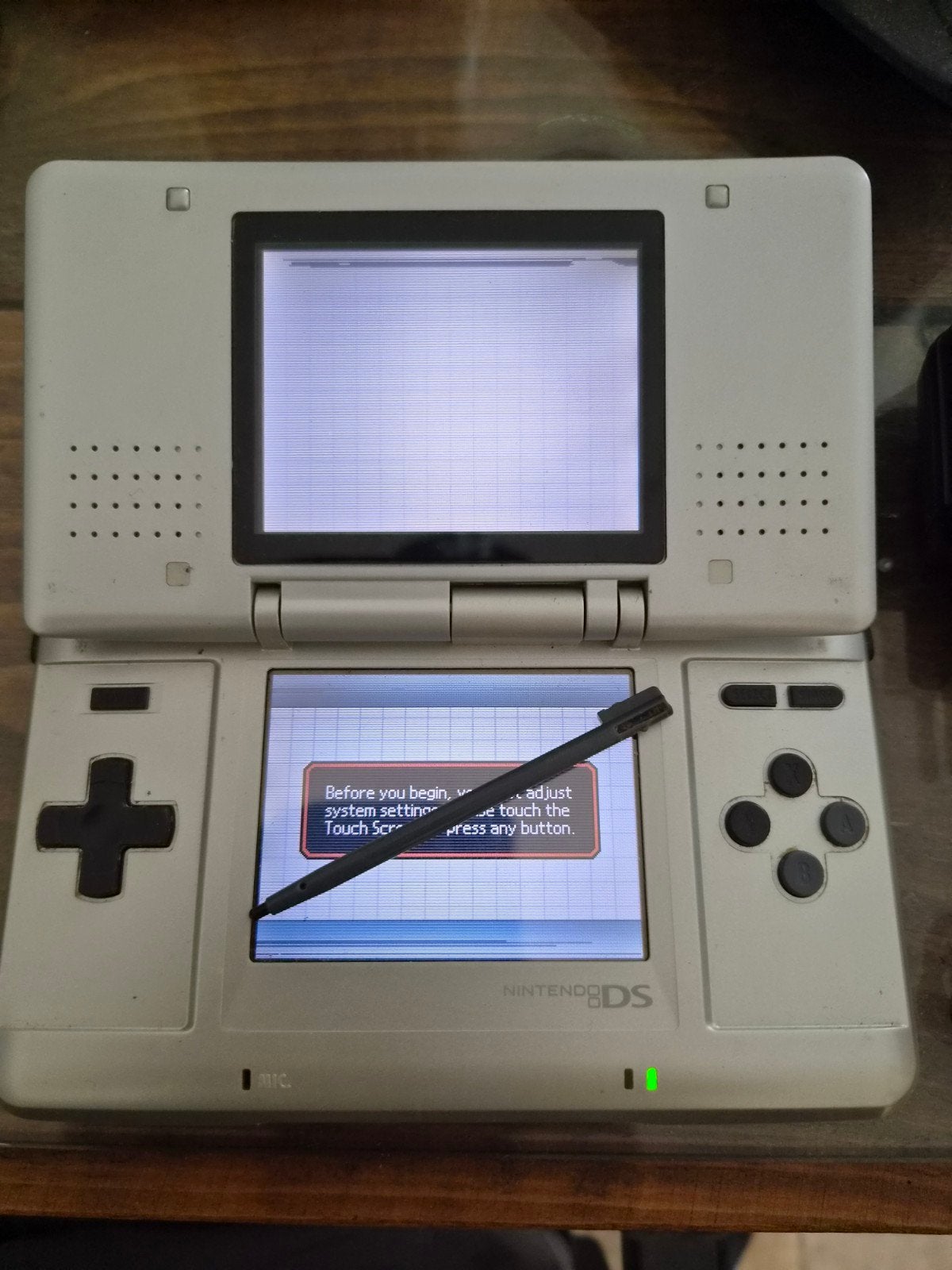 Nintendo DS Phat (origineel) met oplader en stylus, Spelcomputers en Games, Ophalen of Verzenden, Gebruikt, Zilver, DS Original of Phat