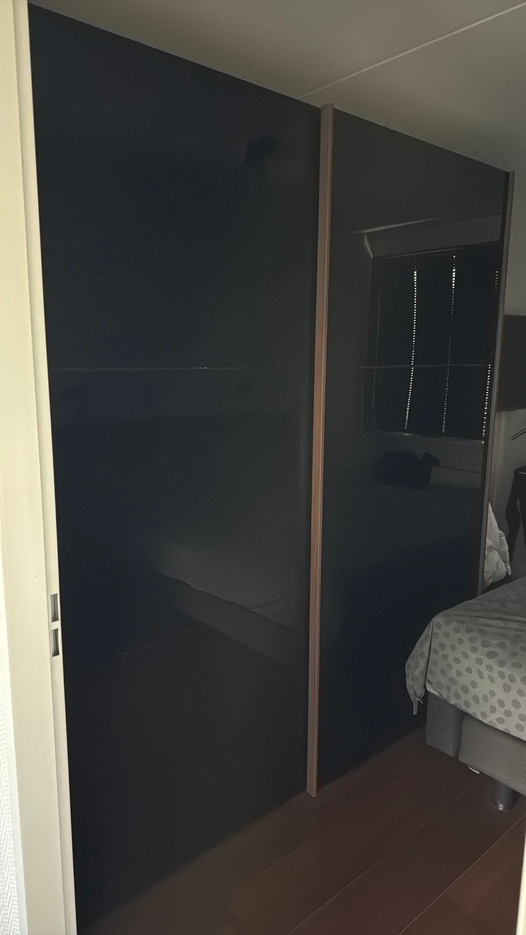 Mooie kledingkast met zwart glazen panelen, Huis en Inrichting, Ophalen, 50 tot 100 cm, Zo goed als nieuw, Minder dan 100 cm