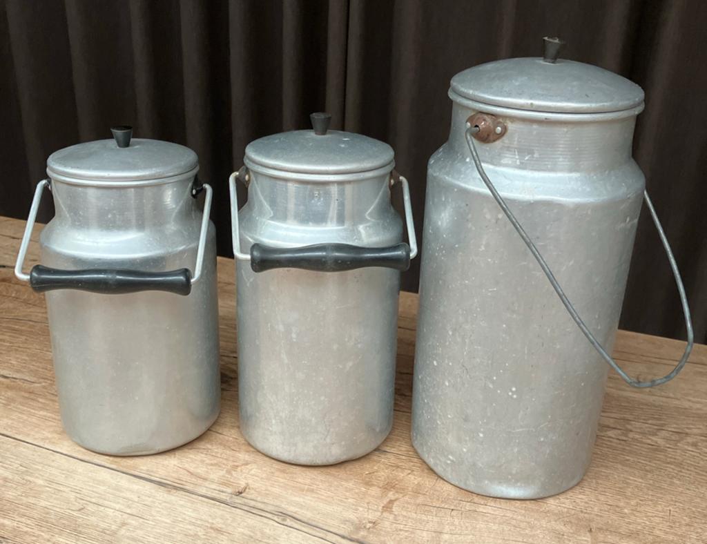 3 oude aluminium melkbussen - 3 liter en 5 liter, Ophalen of Verzenden