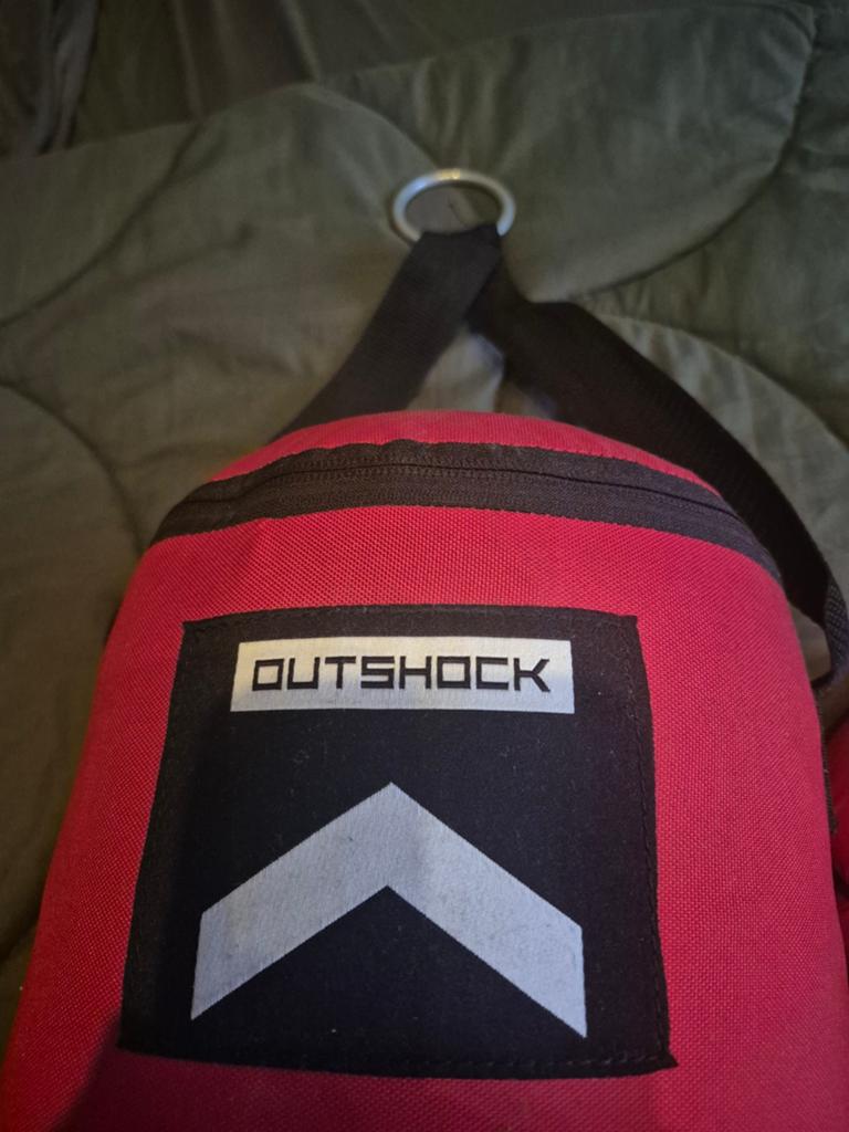 Bokszak en bokshandschoenen set - Outshock 4 OZ, Ophalen, Zo goed als nieuw, Bokszak