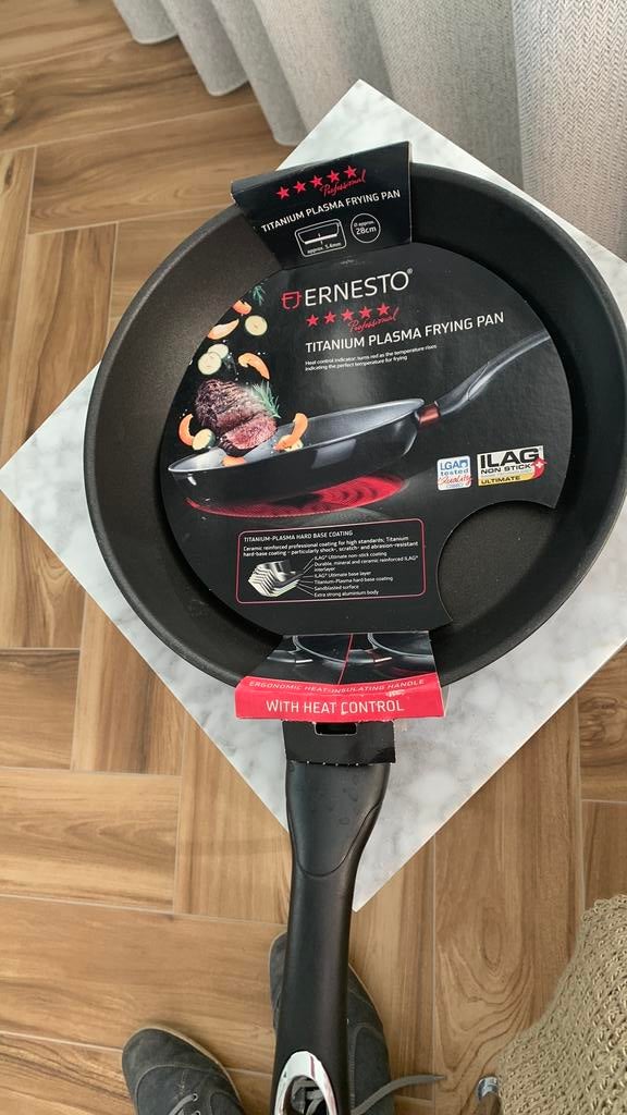 4 nieuwe pannen 20 en 28cm titanium aluminium, Ophalen, Nieuw, Aluminium, Koekenpan of Braadpan