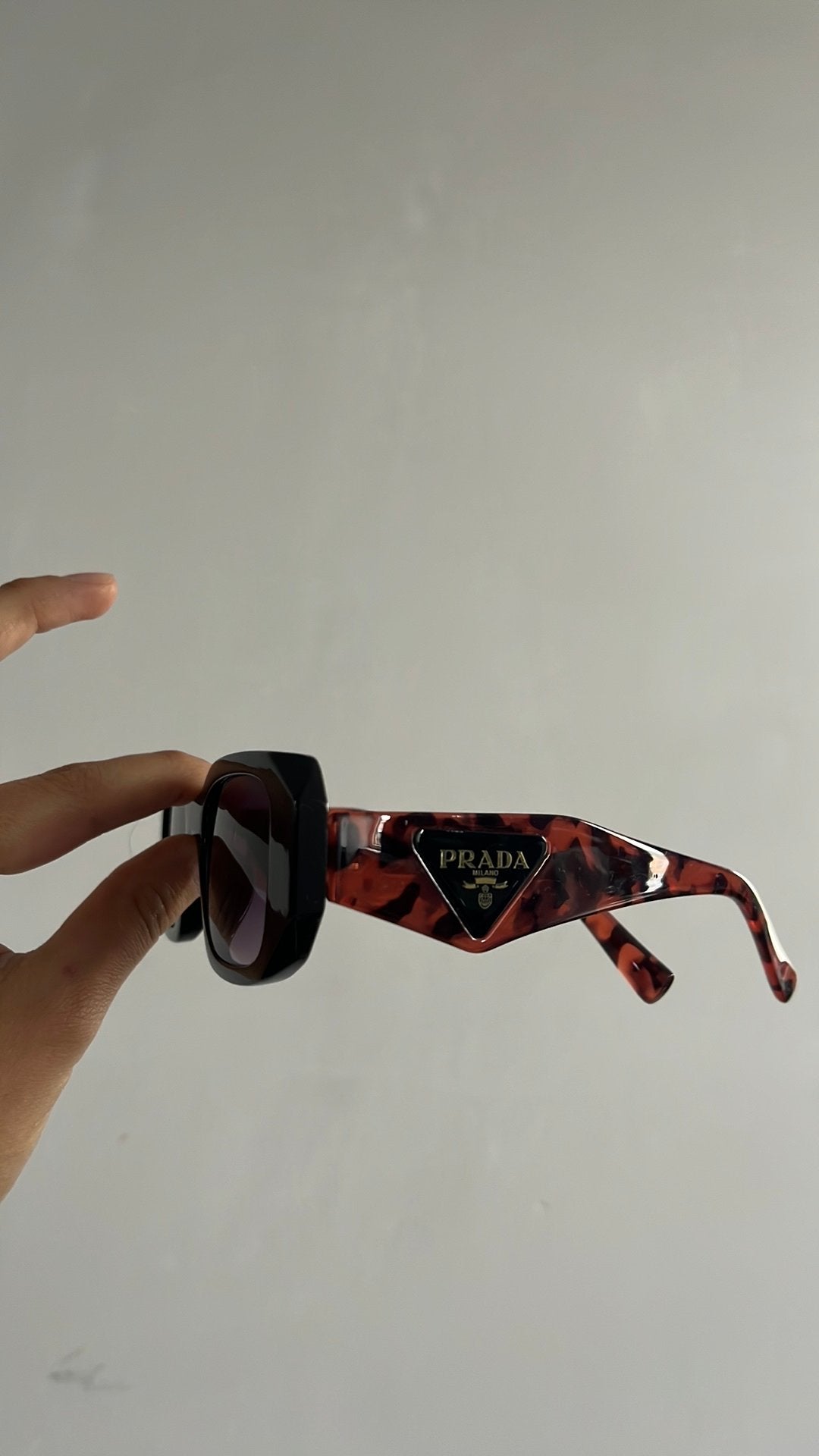 Prada nieuw niet gebruikt zonnebril dames, Sieraden, Tassen en Uiterlijk, Zonnebrillen en Brillen | Dames, Ophalen, Nieuw, Zwart