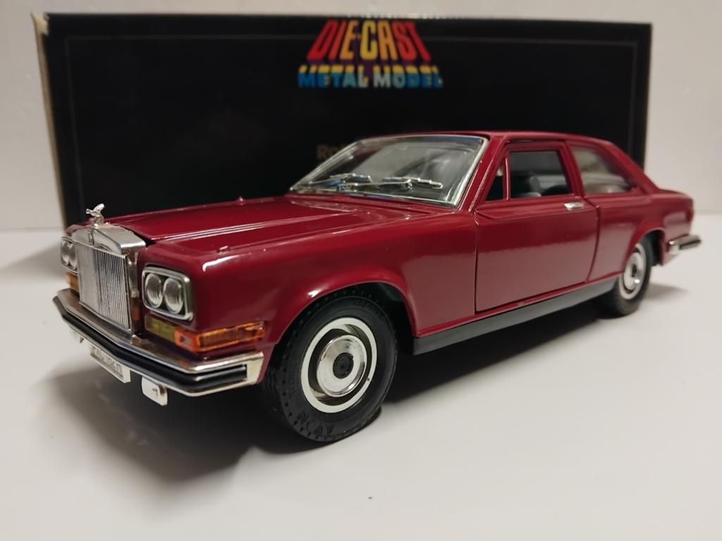 Rolls Royce Camaraque bordeaux Bburago metal 1:18 1:22  KRD, Hobby en Vrije tijd, Modelauto's | 1:18, Ophalen of Verzenden, Zo goed als nieuw