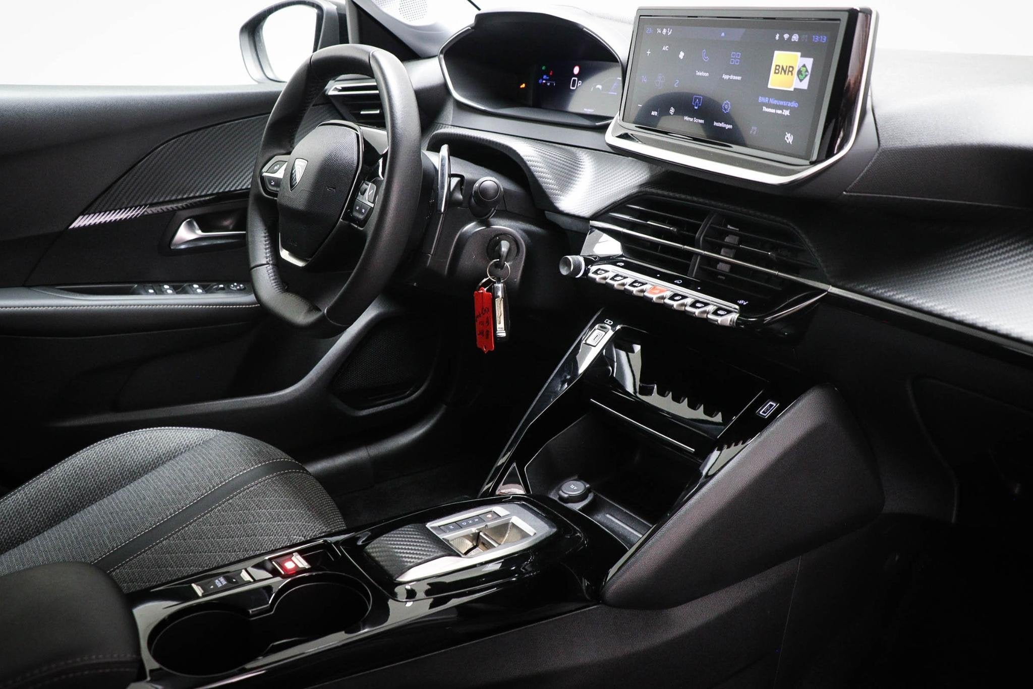 Peugeot 208 1.2 Hybrid 110 e-DCS6 Allure | LED | DAB | APPLE, 1195 kg, Gebruikt, 1199 cc, Leder en Stof
