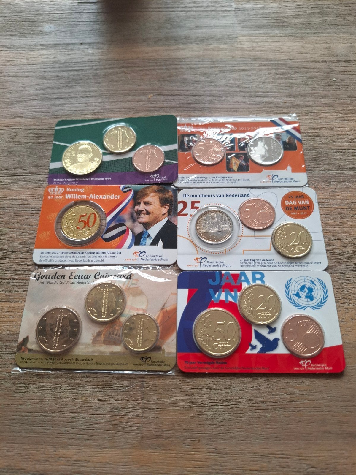 Diverse Nederlandse herdenkingsmuntensets, Postzegels en Munten, Munten | Nederland, Ophalen of Verzenden, Koningin Beatrix, Euro's