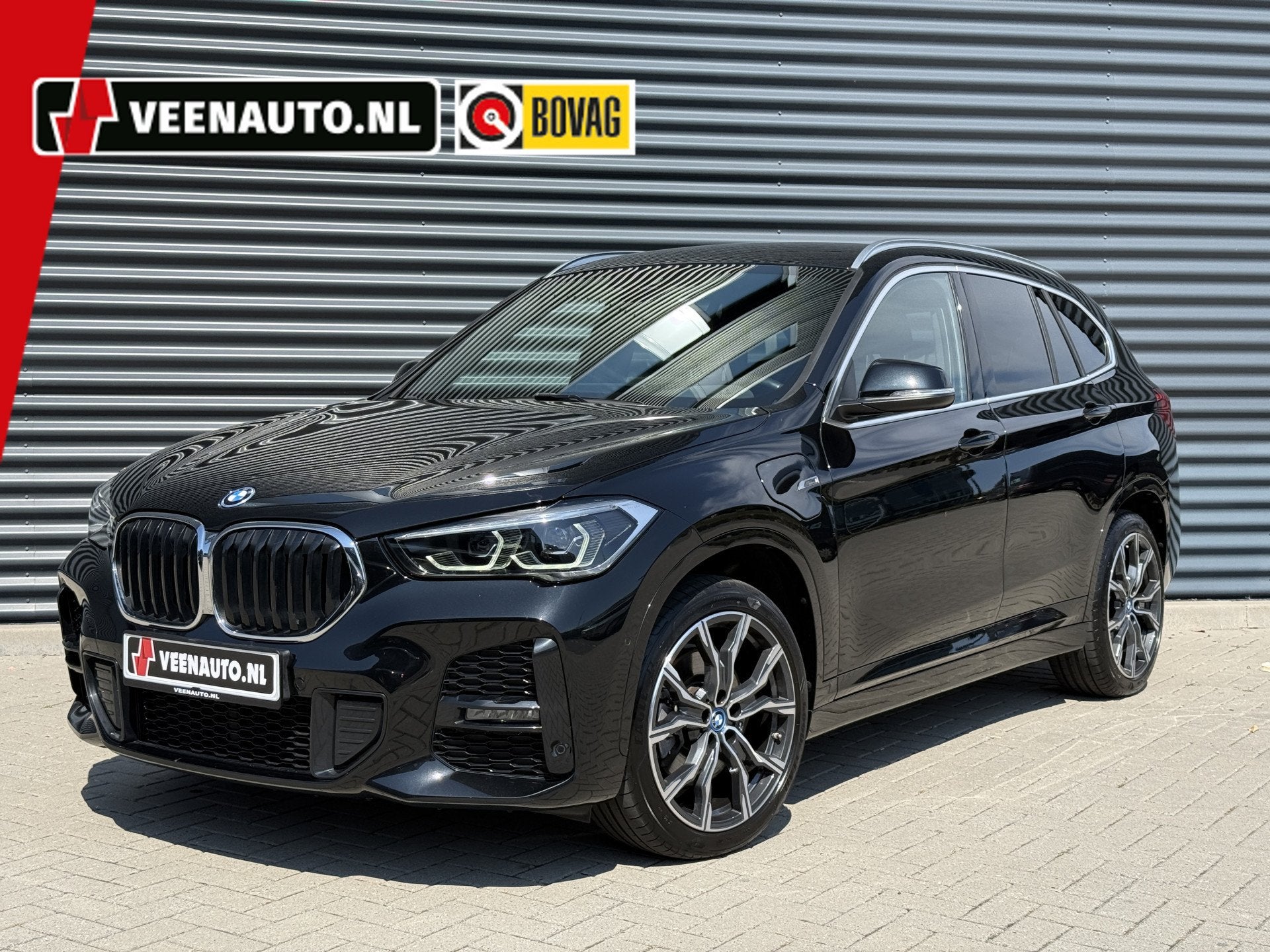 BMW X1 xDrive25e M-Sport Leder/Camera/HUD (bj 2022), Auto's, Gebruikt, Zwart, Zwart, Bedrijf