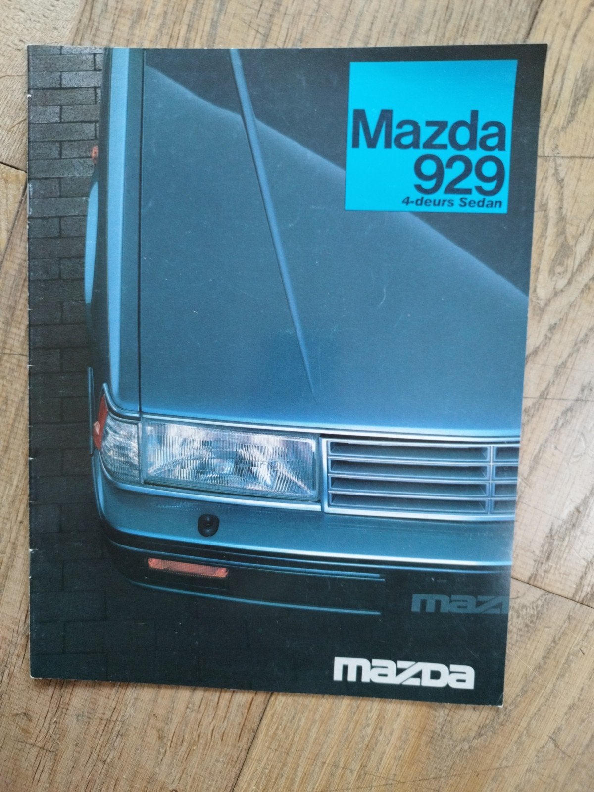 Mazda 929 4-deurs Sedan brochure (1984), Mazda, Ophalen of Verzenden, Zo goed als nieuw, Mazda
