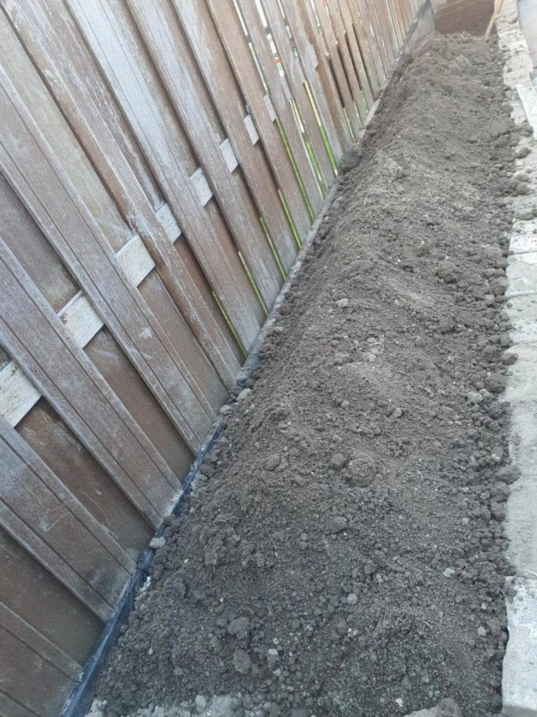Gratis tuinaarde 2m3 makkelijk te bereiken voor transport, Tuin en Terras, Zand, Ophalen, Overige typen