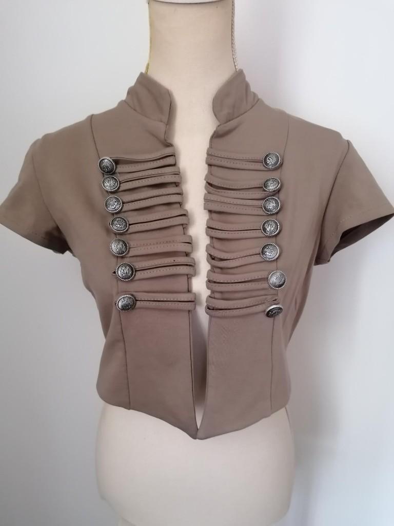 TRENDY beige bolero jasje (korte mouw) met zilveren knopen S, Kleding | Dames, Jasjes, Kostuums en Pakken, Beige, Nieuw, Ophalen of Verzenden