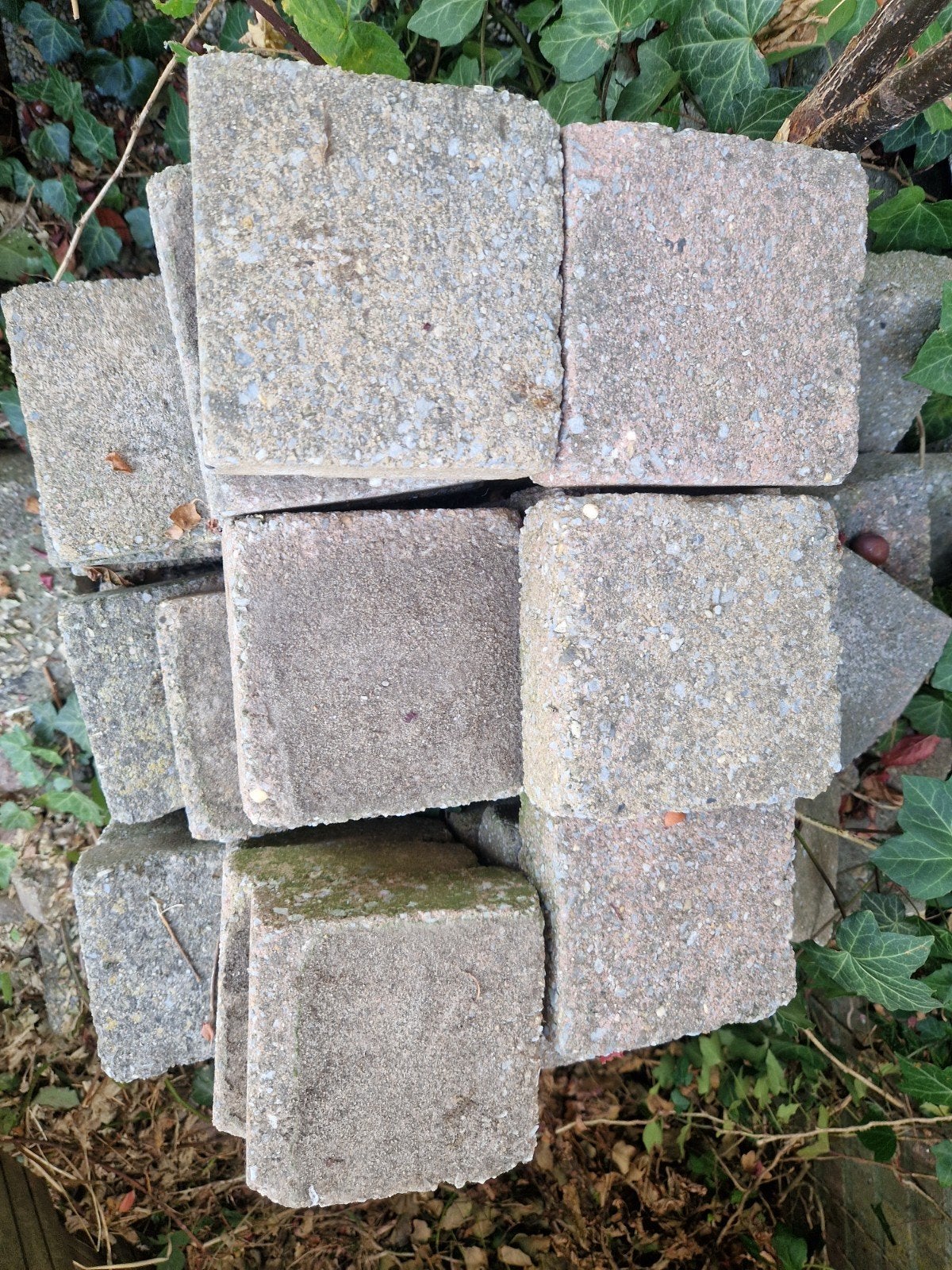 GRAtis gebruikte koppelstonesbetontegels/grind en klinkers/t, Ophalen, Gebruikt, Klinkers, Minder dan 5 m²