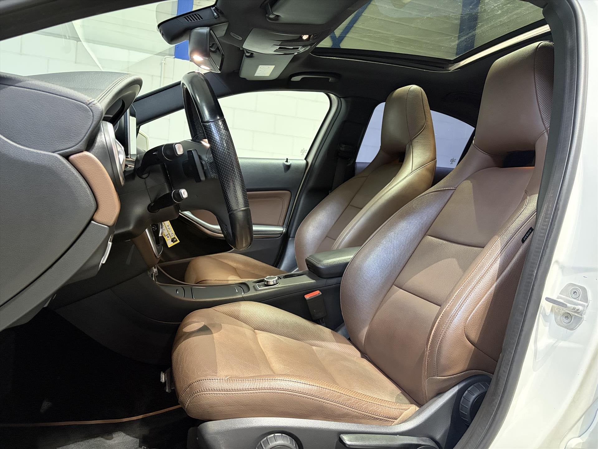 Mercedes A-Klasse A180 AUT7, AMG-Line, Pano, Xenon, Leder, Auto's, Dealer onderhouden, Gebruikt, 4 cilinders, 1595 cc