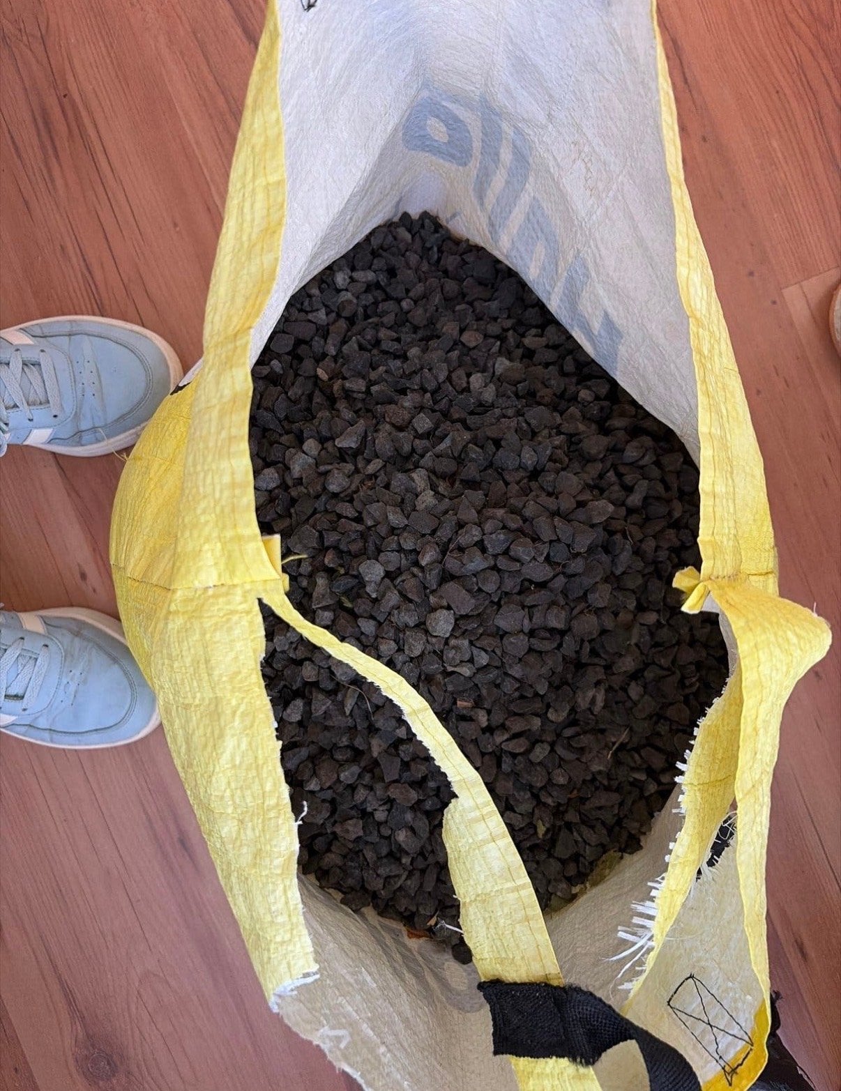 Gratis: Zwarte split/kiezels voor tuin/plantenbak, Ophalen, Overige materialen, Gebruikt, Zwart