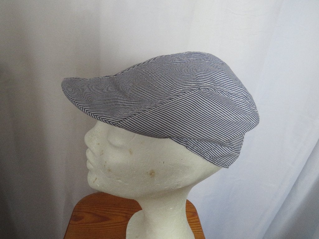 platte pet blauw wit gestreepte polyester flat cap mt 57, Ophalen of Verzenden, Gedragen, 57 cm (M, 7⅛ inch) of minder, Pet