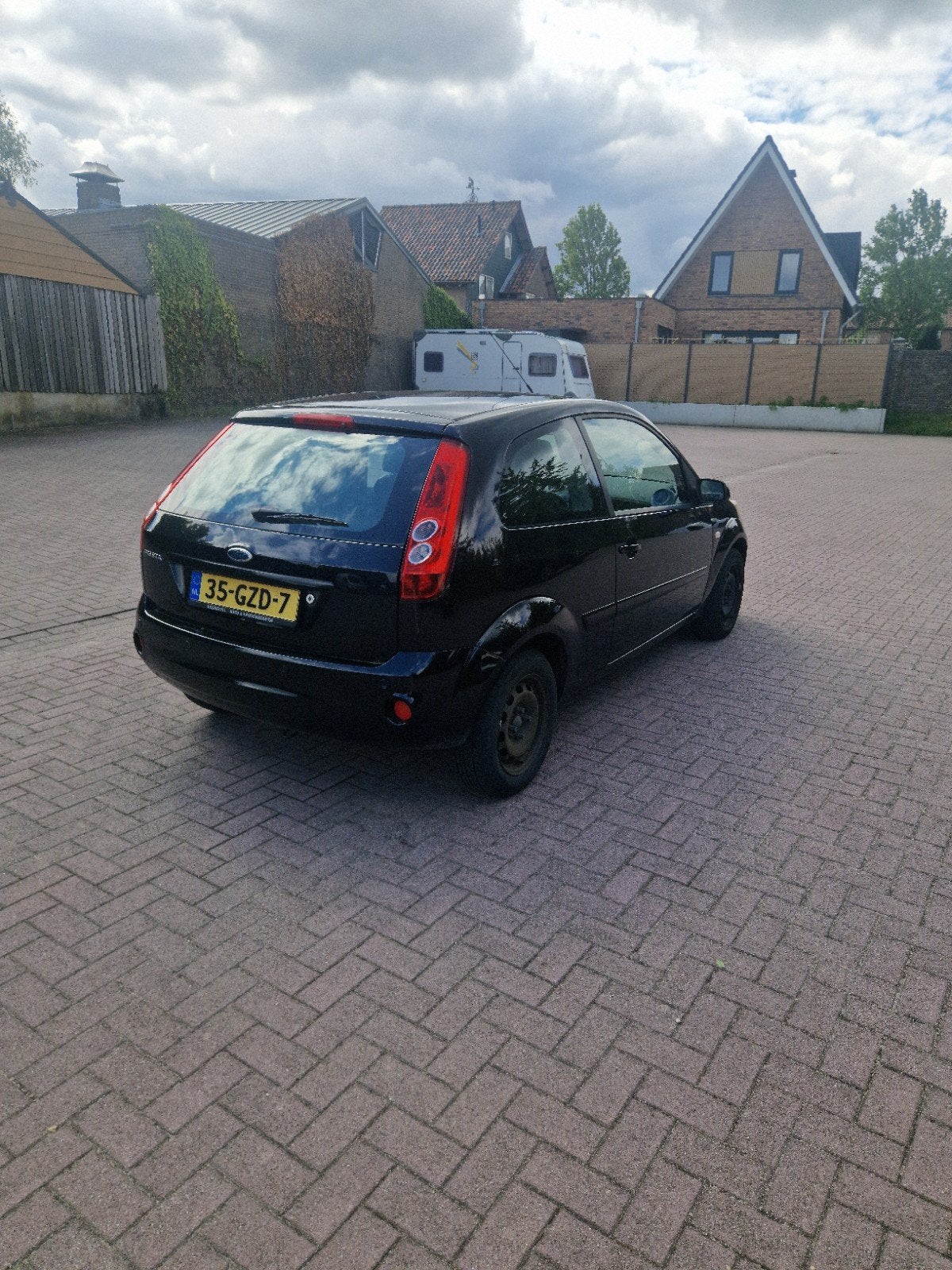 Ford Fiësta 1.3 8V 3DR 2008 Zwart, 1299 cc, 40 €/maand, 4 cilinders, Zwart