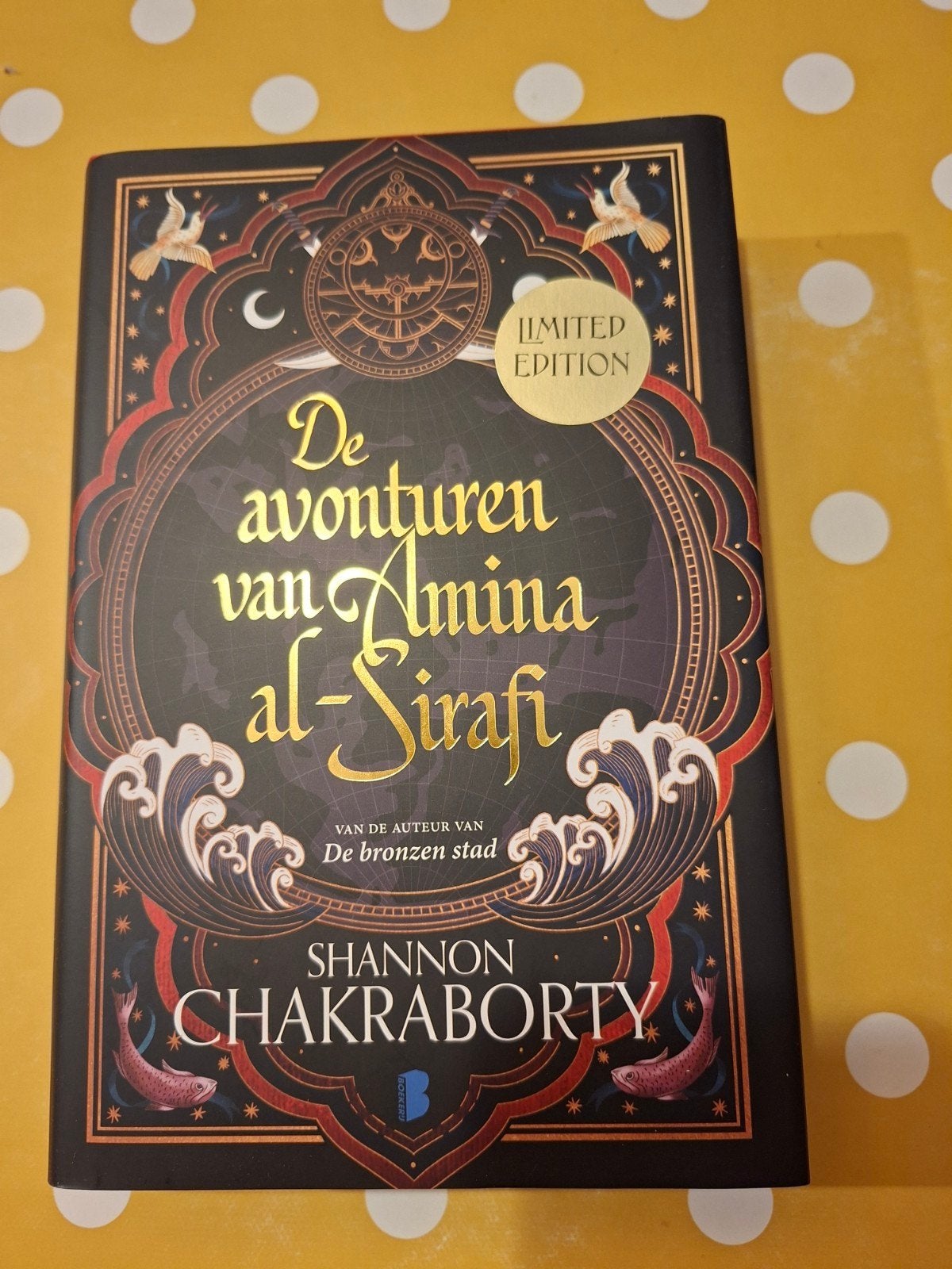 De avonturen van Amina al-Sirafi - Limited Edition, Ophalen of Verzenden, Zo goed als nieuw, Shannon Chakraborty