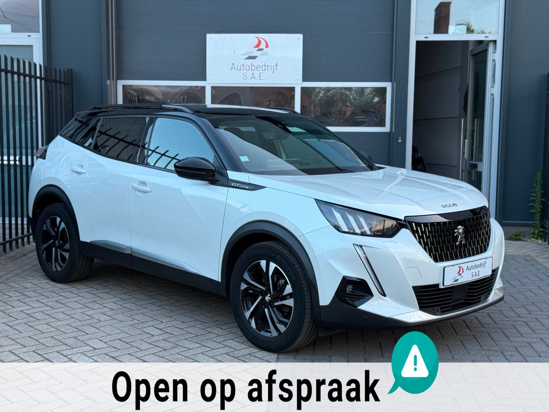 Foto 2 van Peugeot 2008 1.2 PureTech GT-Line CARPLAY NAVI AUTOMAAT !