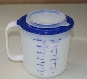 Tupperware Mix 'n Meet maatkan, 1 liter, Huis en Inrichting, Keuken | Tupperware, Gebruikt, Blauw, Beker of Kan, Ophalen of Verzenden