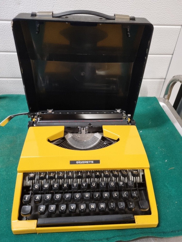 typemachine silverette compacte koffer, Diversen, Typemachines, Ophalen of Verzenden, 'T Olde Gre-j, Info@toldegrej.nl, Endepoelstraat 20f Didam