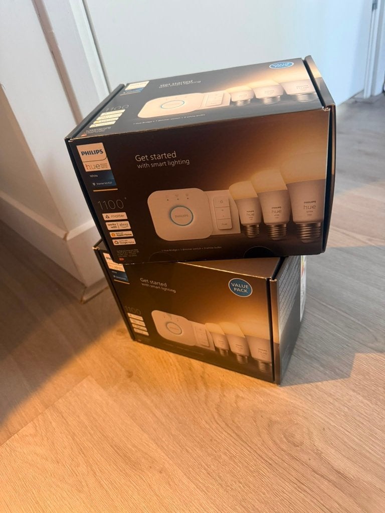 PHILIPS HUE Starterkit E27 1100lm White Ambience, Philips Hue, Nieuw, Bedienbaar via app, Smart lamp