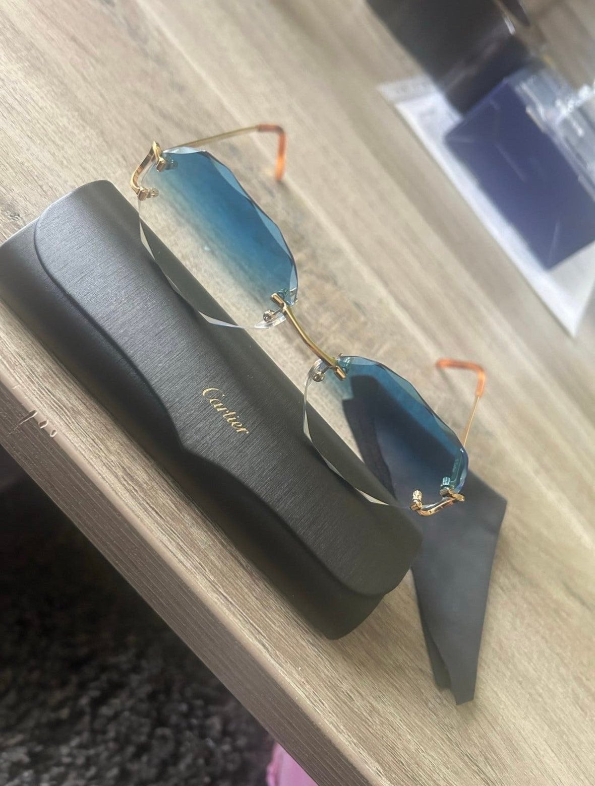 Cartier zonnebril met blauwe glazen, Sieraden, Tassen en Uiterlijk, Zonnebrillen en Brillen | Heren, Overige merken, Zonnebril