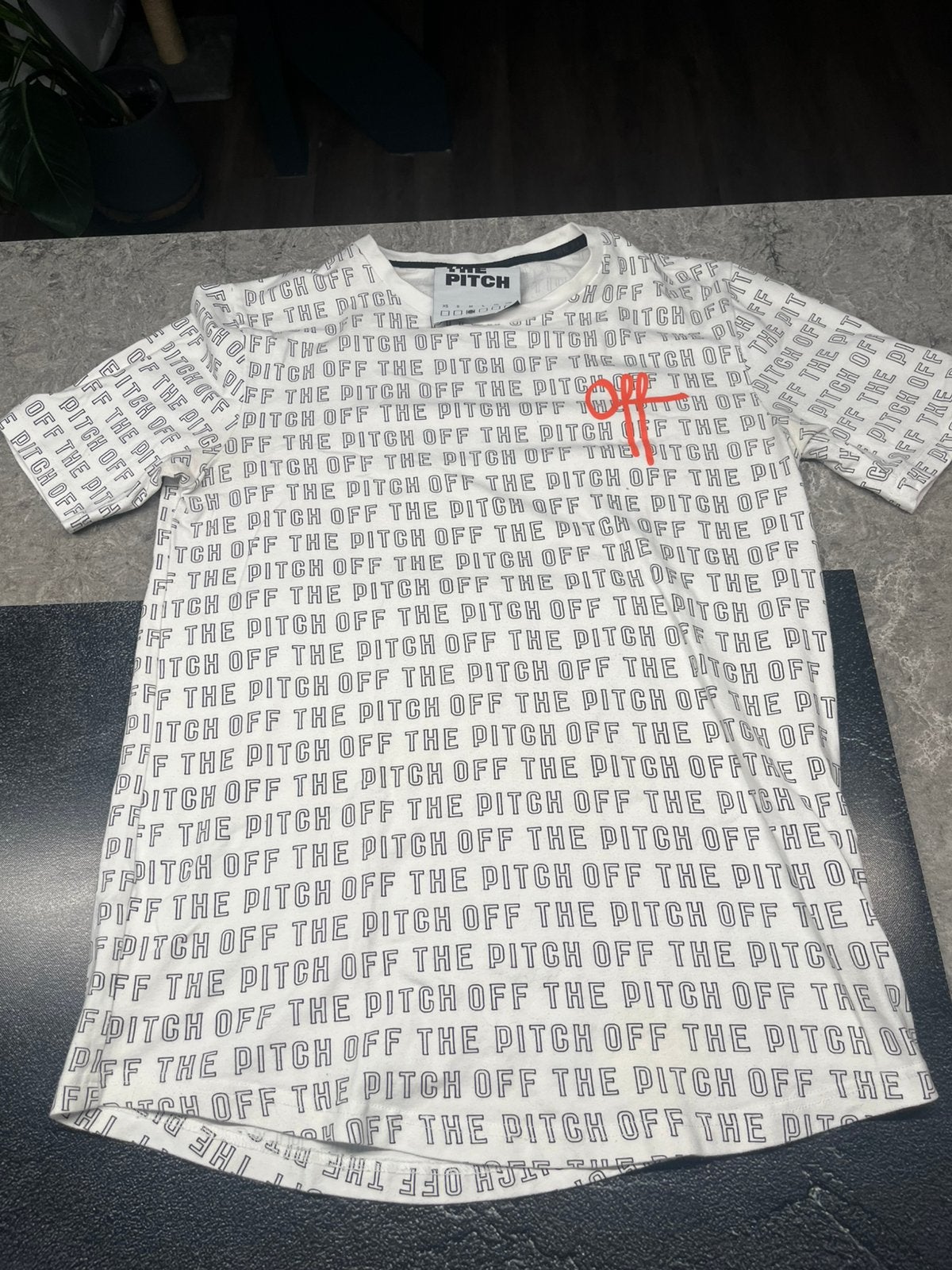 Off The Pitch All Over You Tee., Ophalen of Verzenden, Zo goed als nieuw, Maat 48/50 (M), Wit